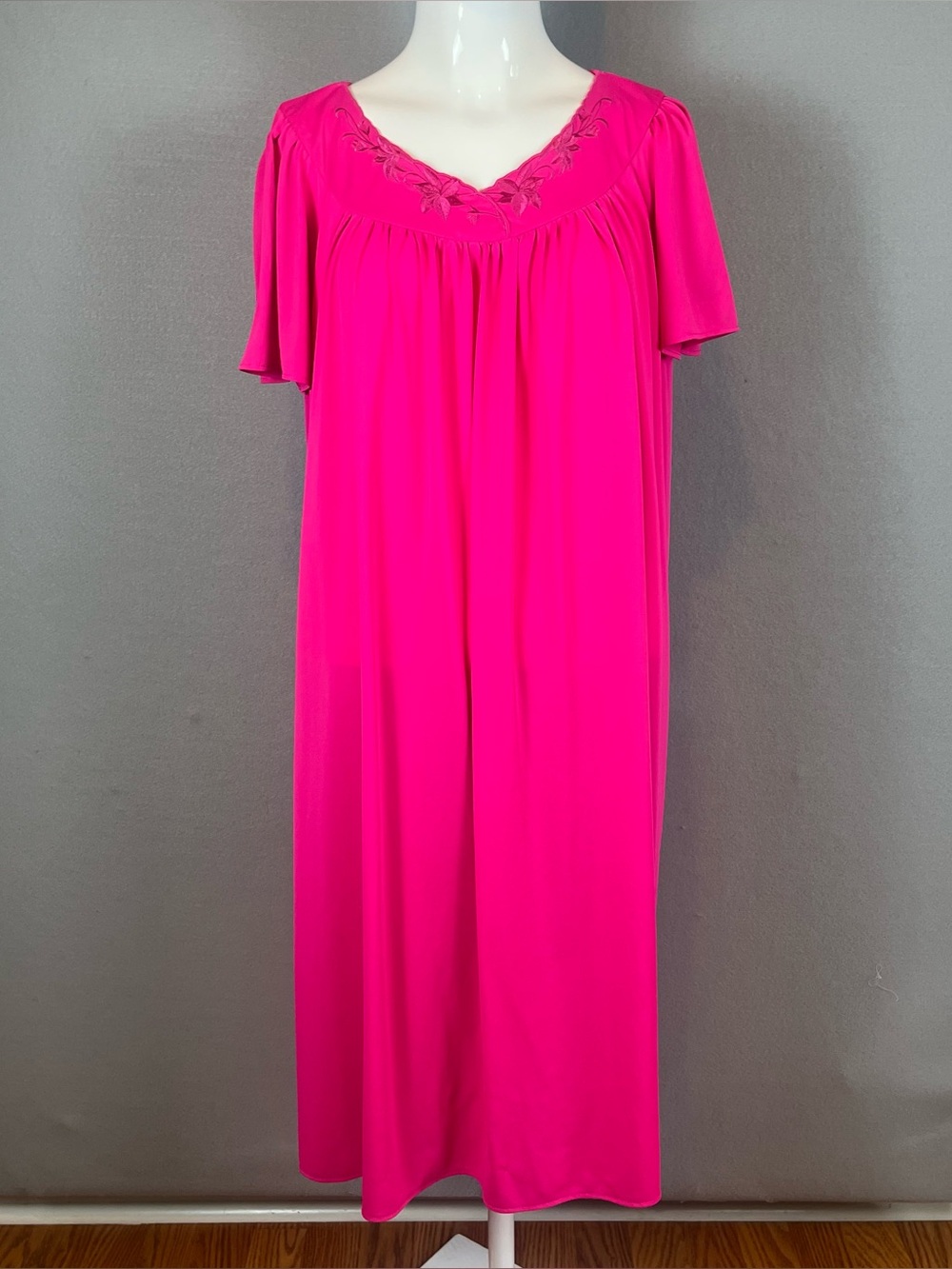 Vintage Miss Elaine Hot Pink Embroidered Nightgown Medium Cottagecore